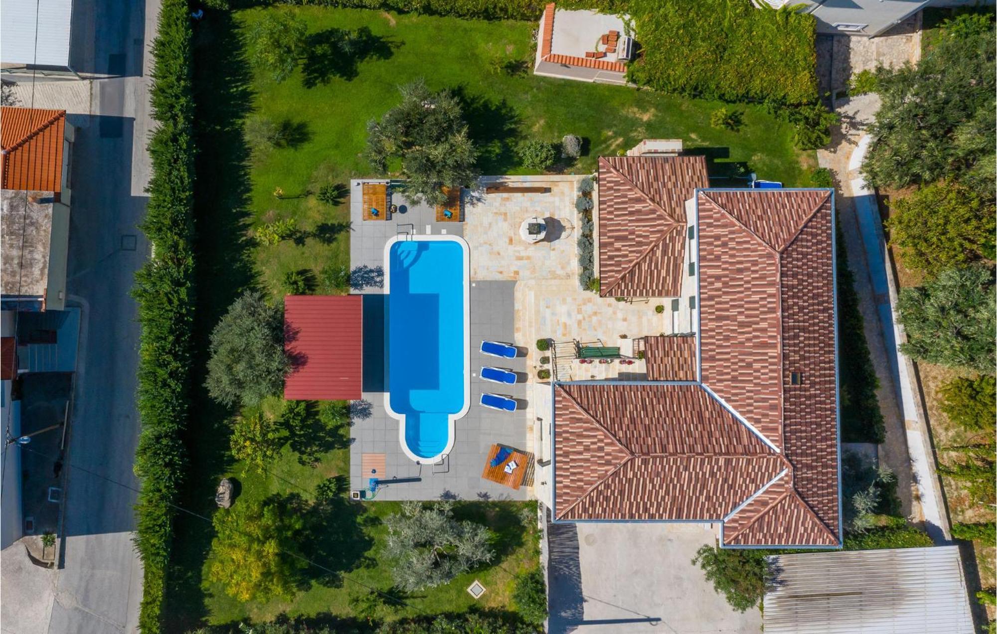 Cozy Home In Zrnovnica With Wifi Екстер'єр фото