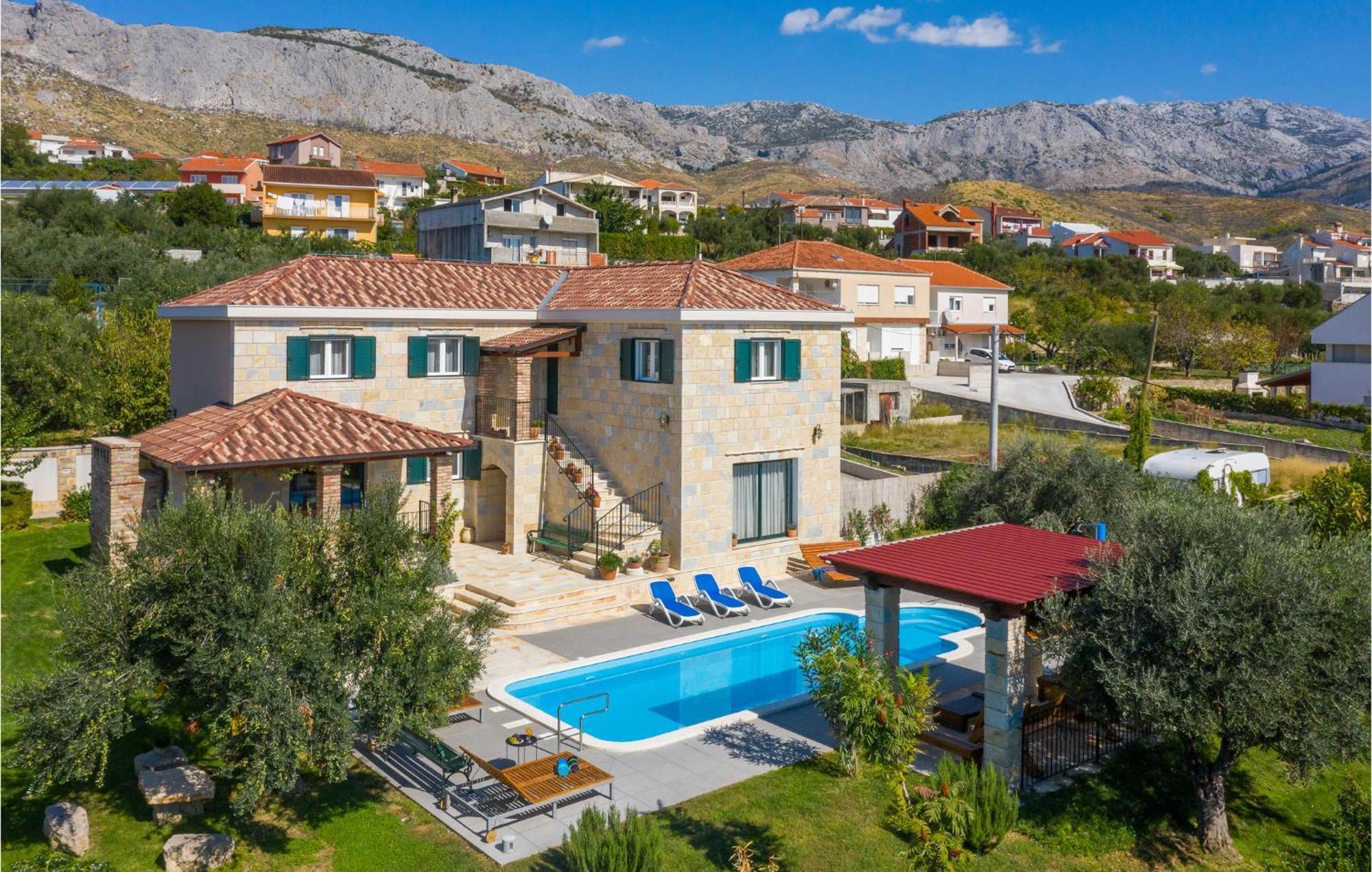 Cozy Home In Zrnovnica With Wifi Екстер'єр фото